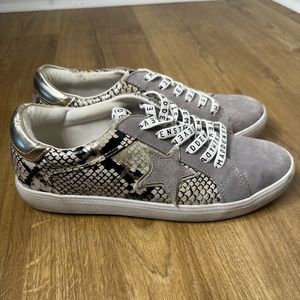 Steve Madden snakeskin star sneakers - size 8.5